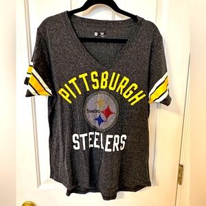 NFL size XL women’s Pittsburgh Steelers medallion tshirt